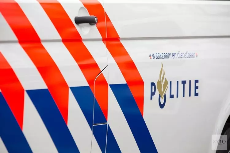 Politie neemt wapens en drugs in beslag