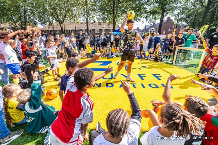 Eerste Cruyff Court in Molenberg geopend